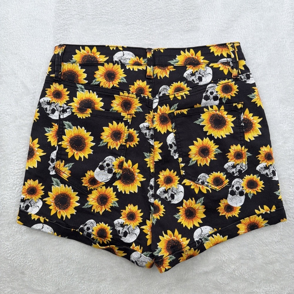 HT Hot Topic Denim 9 Ultra Hi-Rise Button-Front Shorts Sun Flowers Skull Print - Picture 2 of 7
